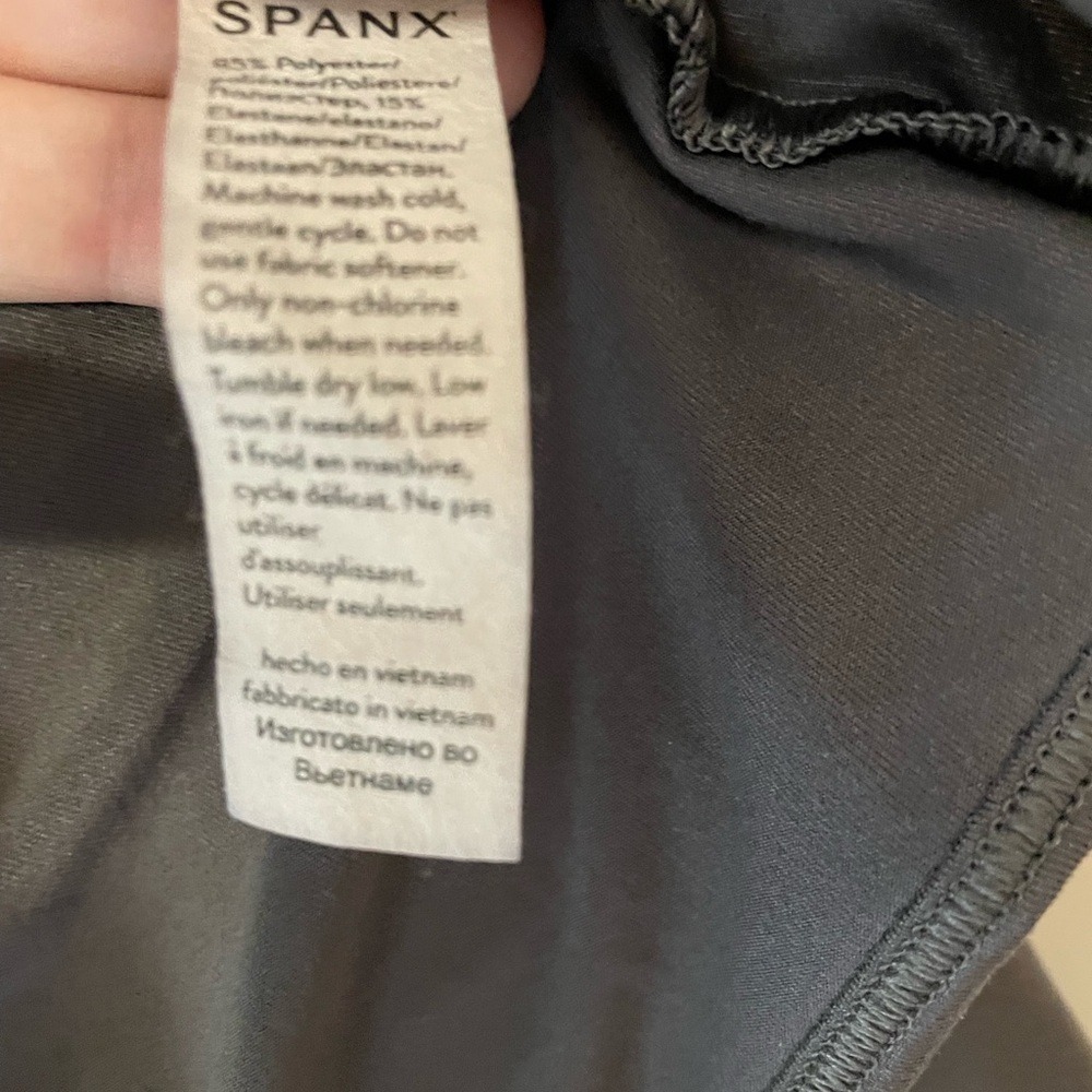 Spanx XL/XG Gray Long Sleeve Top Athletic Activewear Thumb Hole - Picture 4 of 6